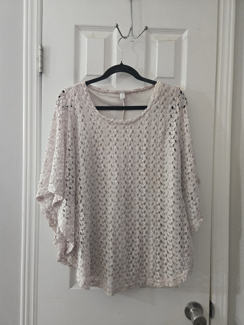1x Dressbarn stretchy blouse